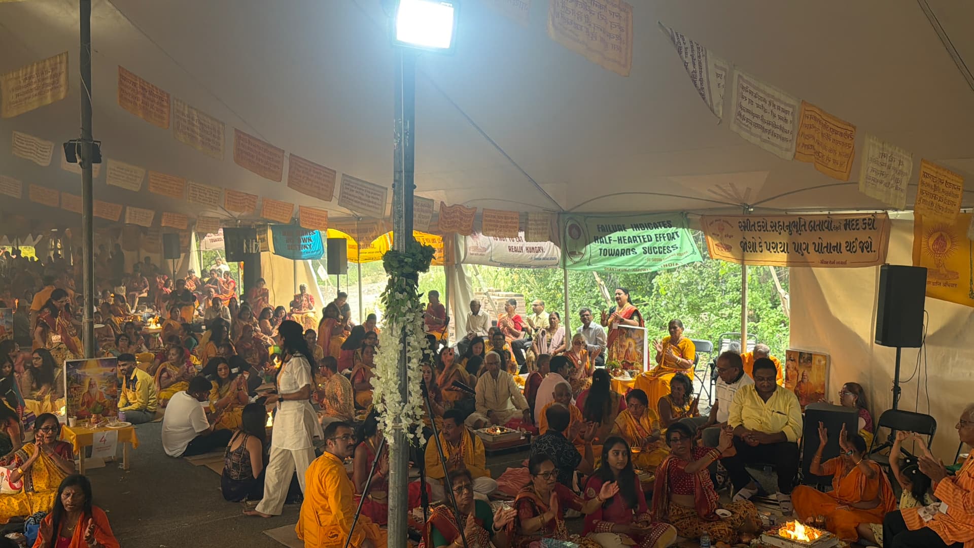 Evening deep yagna with the full congregation under the pandal