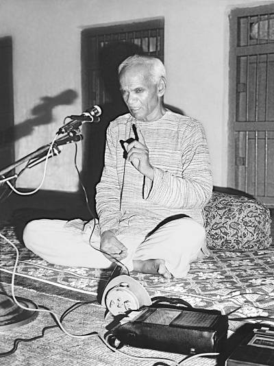 Pt. Shriram Sharma Acharya addressing sadhaks